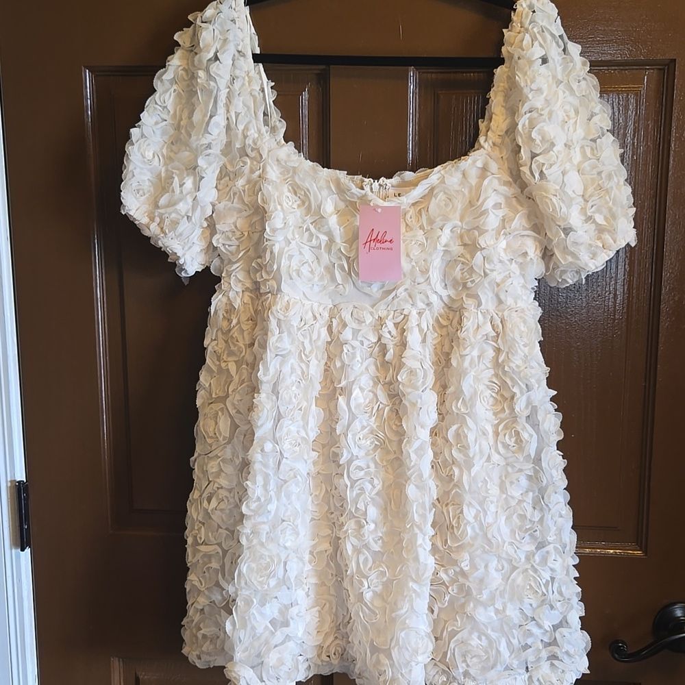 Le Lis-Cream baby doll short puff sleeved net dress with fabric pieces Sz M NWT.